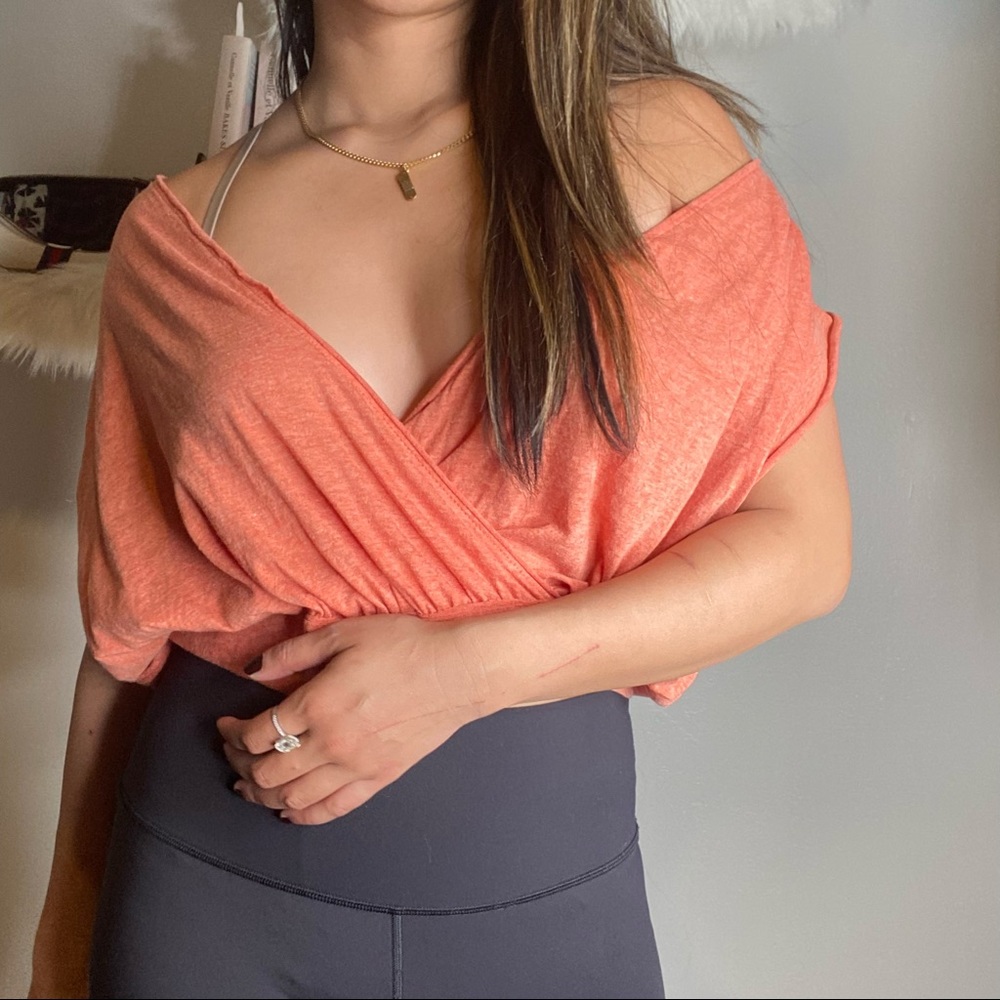 We the Free  deep v neck t shirt cropped , L
